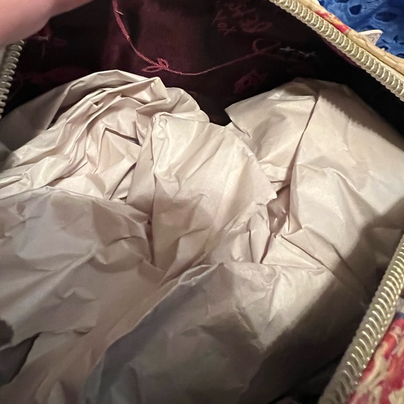 Betsy Johnson gently loved detachable strap Crossbody mini purse - Picture 15 of 16